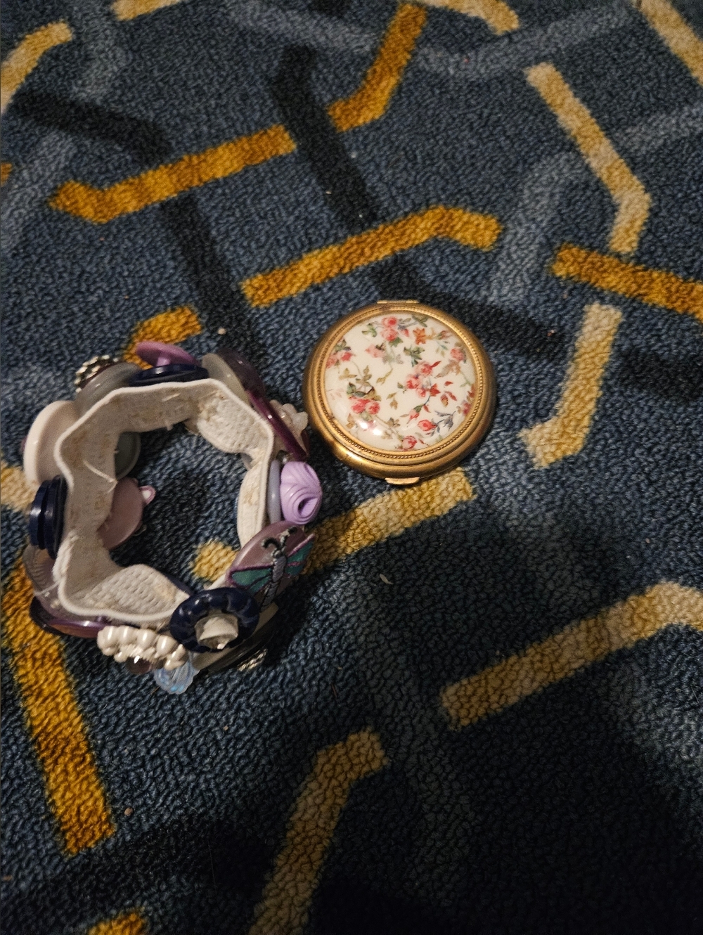 Colorful Bracelet And Compact Set - Picture 2 of 3